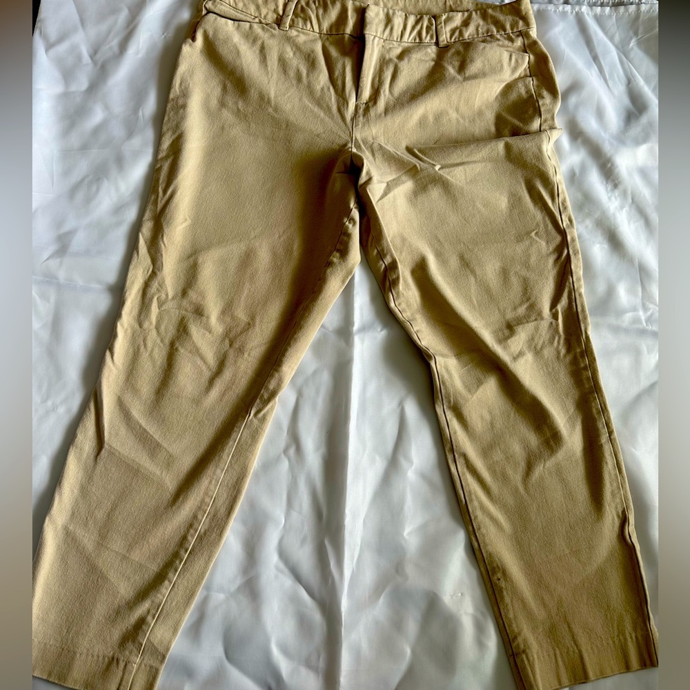 Old Navy Women’s Beige Pixie pants, Size 14